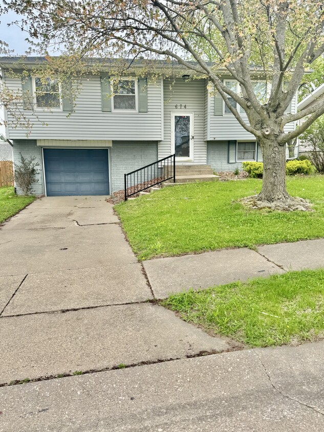 Primary Photo - 674 W 64th St