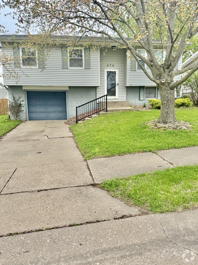674 W 64th St