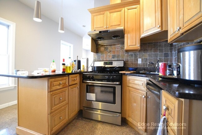 Building Photo - 35 Allston St