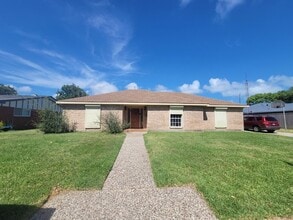 2626 Beluche Dr