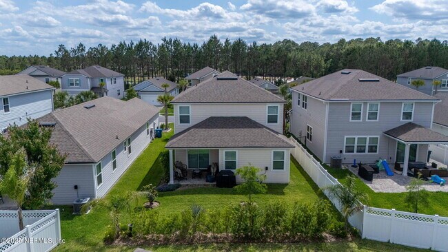 Foto del edificio - 121 Thistleton Wy