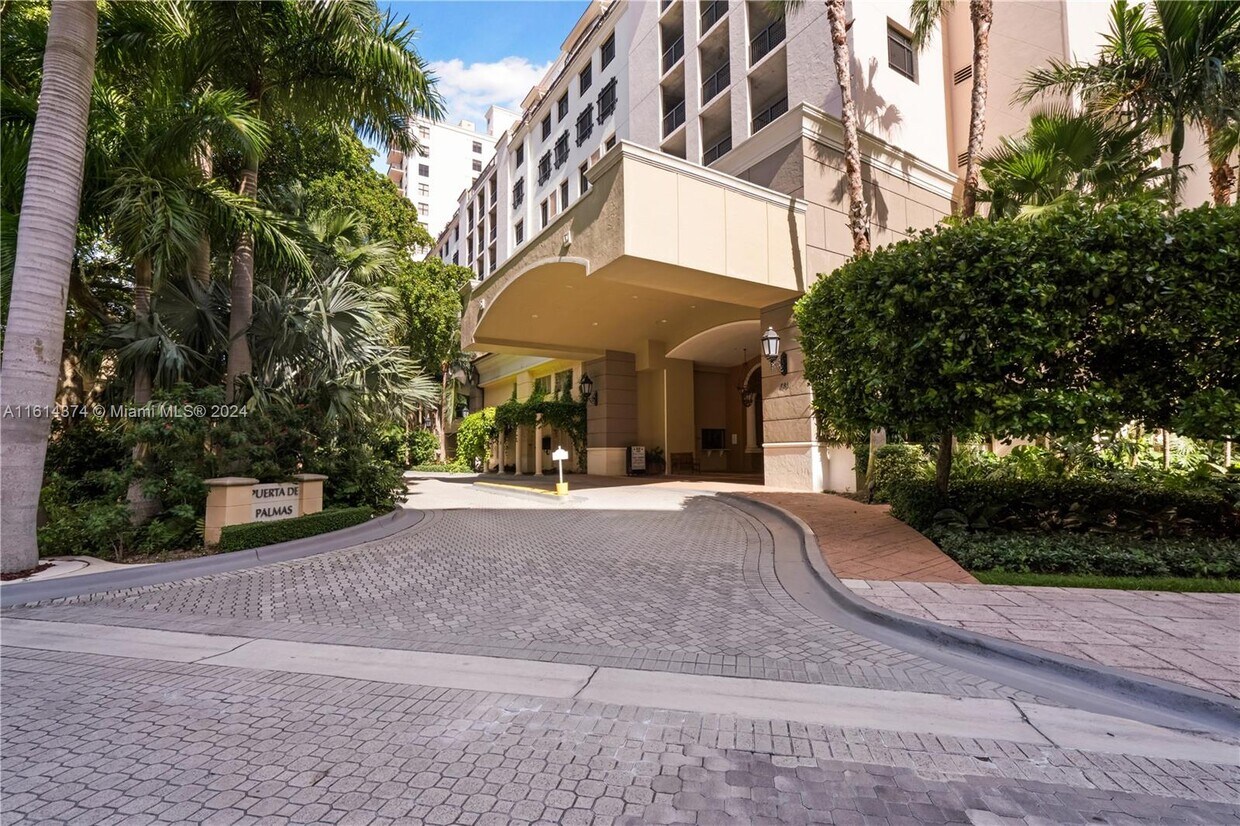Foto principal - 888 Douglas Rd