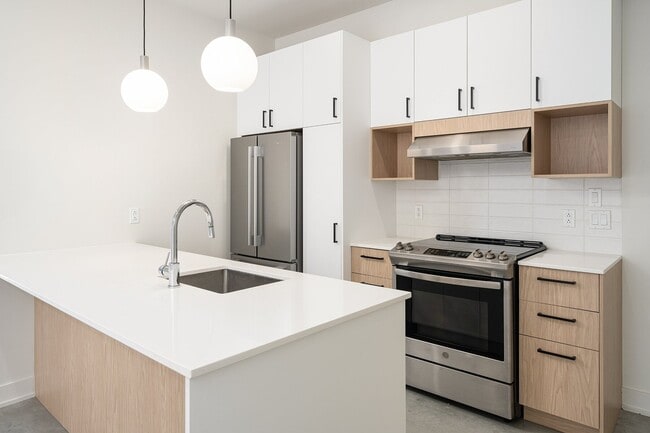 Building Photo - 7172 Rue Alexandra