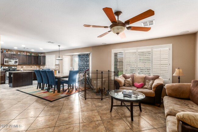Foto del edificio - 1398 E Mayfield Dr