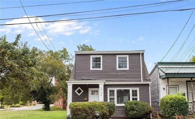 Foto del edificio - Newly Renovated 4 Bedroom, 2 Full Bath Home, Available Immediately!