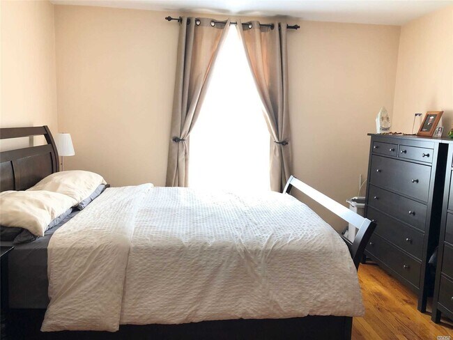 Foto del edificio - 67-30 Dartmouth St