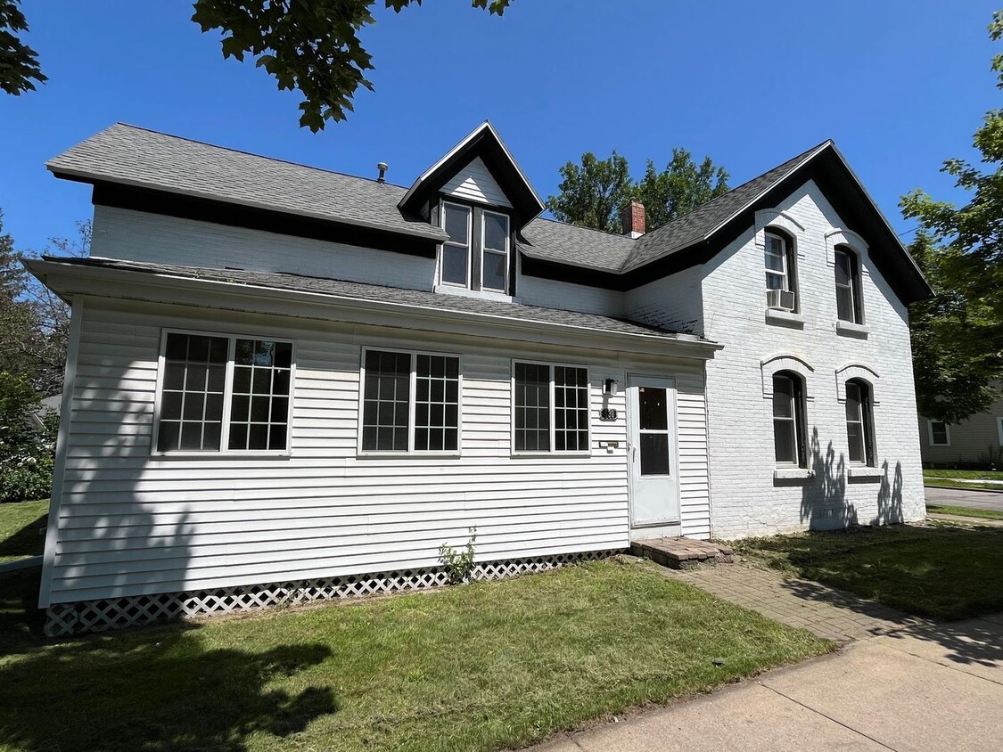 Primary Photo - 4 Bedroom Single Family Home in Wausau!