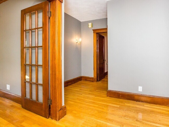 Building Photo - 9 Narragansett St