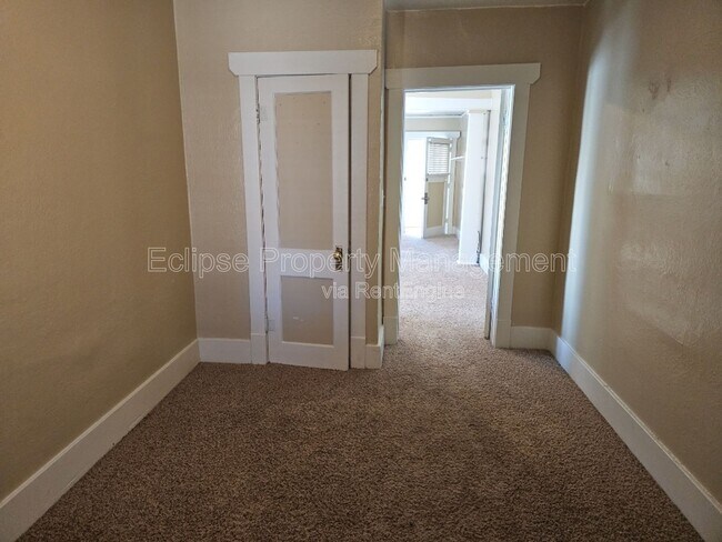 Building Photo - 204 Edison Ave