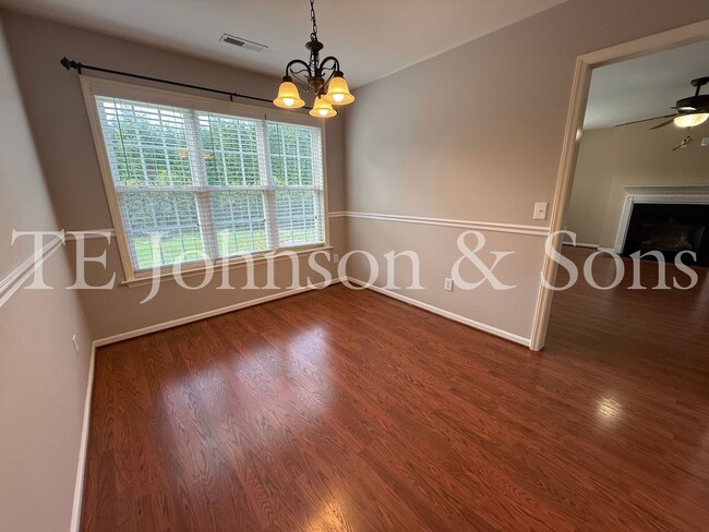Foto del edificio - Charming 3-Bedroom Home with Modern Comfor...