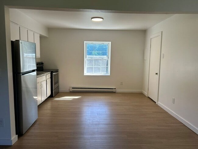 Interior Photo - 30 Black Creek