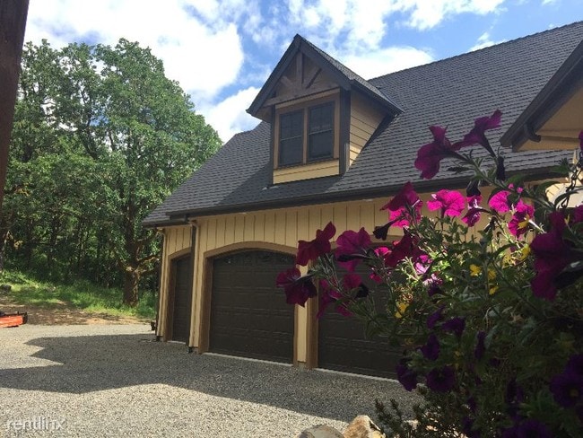 Building Photo - 35555 SW Silverado Dr