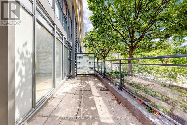 Building Photo - 110 Fort York Blvd