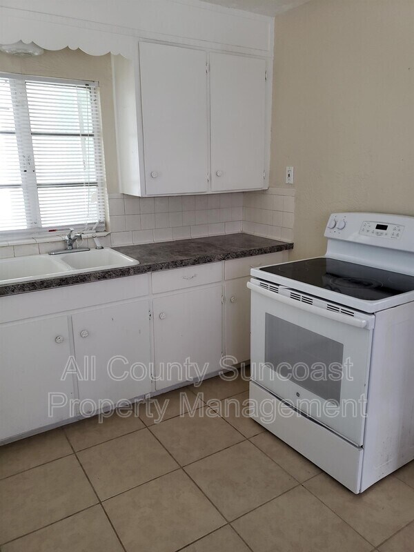 Building Photo - 5645 35th Way N