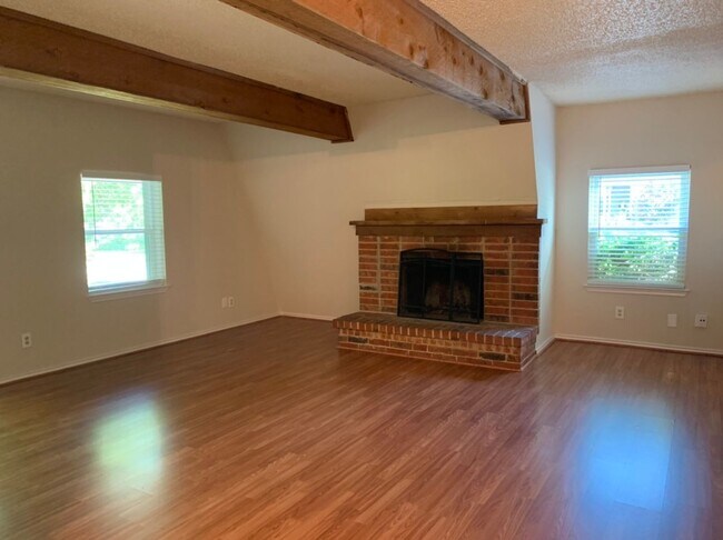 Foto del edificio - Affordable 2-Bedroom in the Heart of the A...