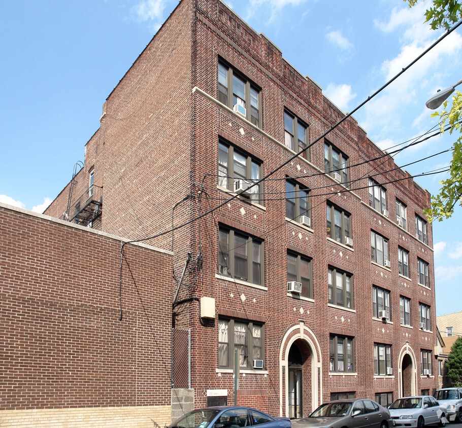 Primary Photo - 136 39th St