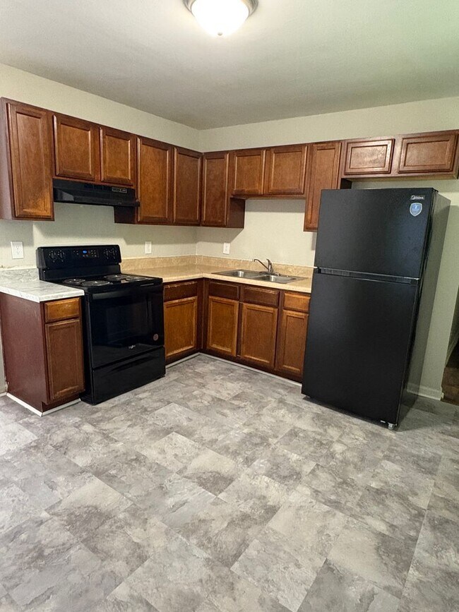 Foto del edificio - Spacious 5Bedroom 2 Bathroom House