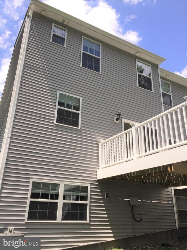 215 Woodside Ave, Hanover, PA 17331 Townhome Rentals in Hanover PA