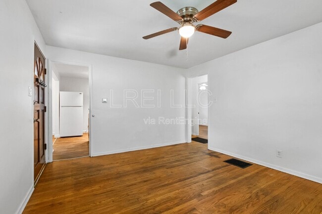 Photo - 702 Compton St House