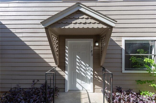 Building Photo - 5616 Emerald Forest Dr