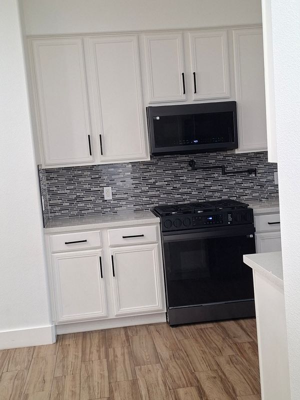 Foto del edificio - 8311 Caraway Lake Cir