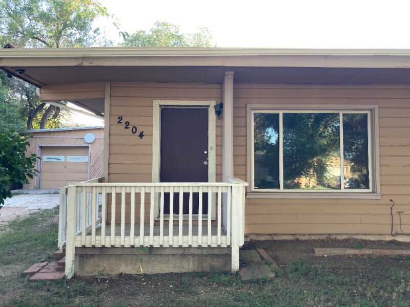 Primary Photo - 2204 Cooper Ave