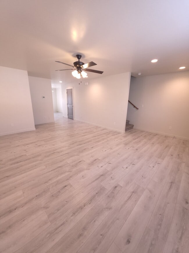 Building Photo - 103 E Ravenna Ln