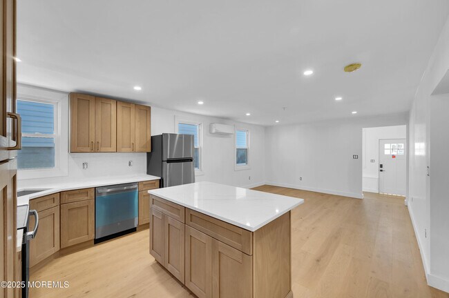 Foto del edificio - 231 Blaine Ave