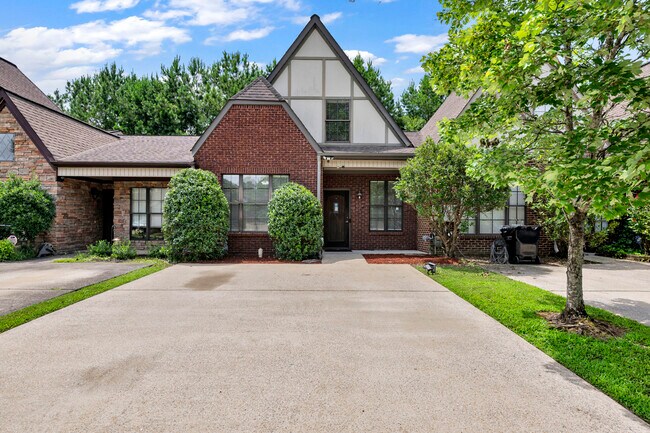 Foto del edificio - 1017 Ashwood Dr