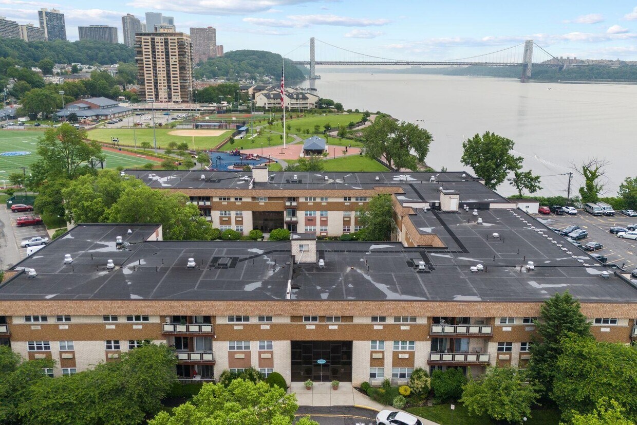 Foto principal - 1111 River Rd