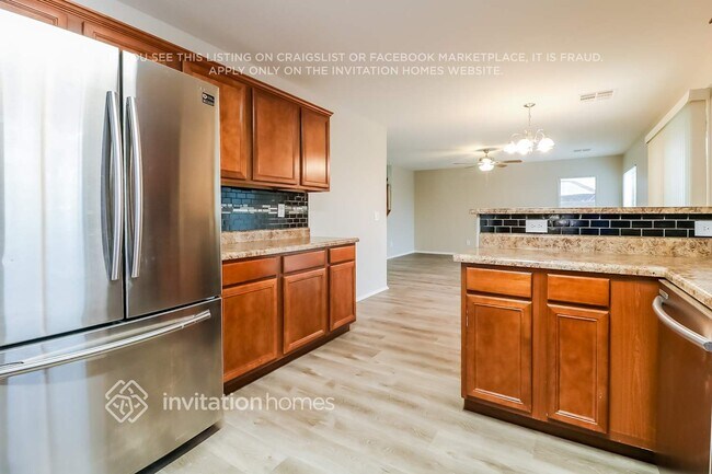 Foto del edificio - 16527 W Maricopa St