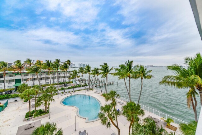 Foto del edificio - 1865 79th Street Causeway