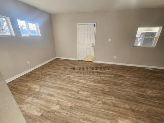 Foto del edificio - Woodruff Place 4 Bedroom / 1.5 Bath Home!
