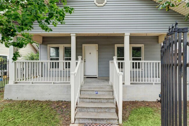 Foto del edificio - 2333 Lidstone St