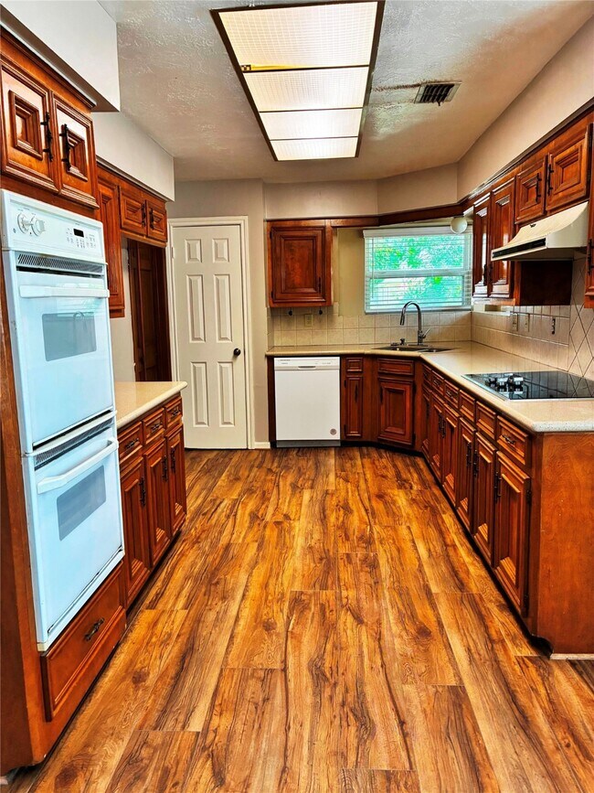 Foto del edificio - 15502 Rio Plaza Dr