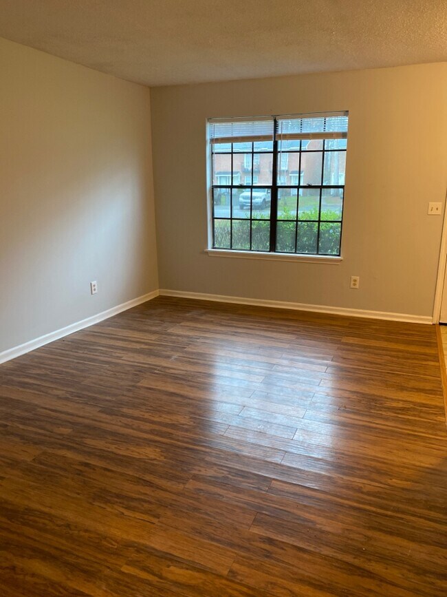 Building Photo - 111 Timber Ln
