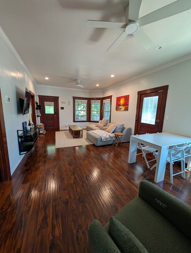 Building Photo - 412 Steele Ln