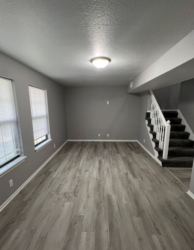 Foto del edificio - Renovated 3 Bedroom Duplex in Raytown!