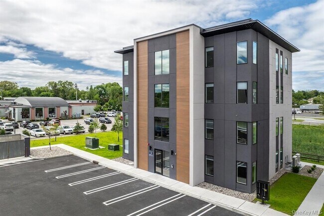 Foto del edificio - 1 Meadows Ln