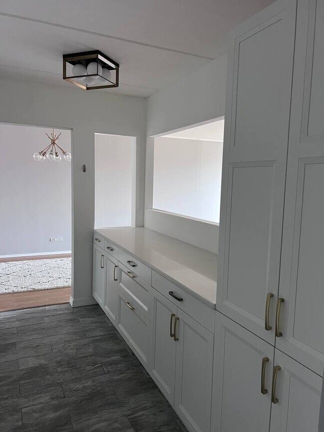 Building Photo - 1019 N Boxwood Dr