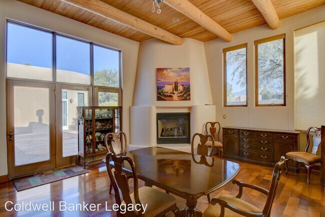 Foto del edificio - 4 br, 3 bath House - 11821 San Rafael NE