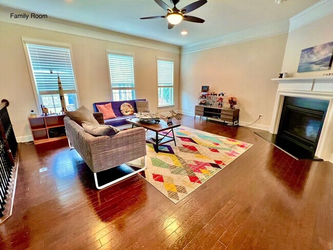 Foto del edificio - Charming Townhouse in Prime Location!