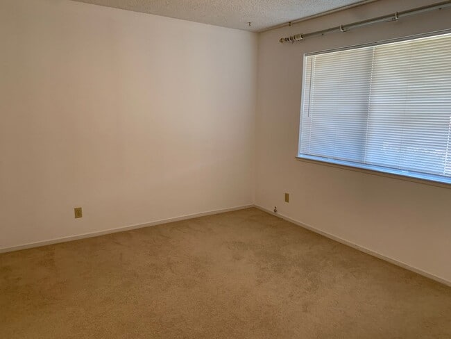 Building Photo - 6544 Stone Bridge Rd