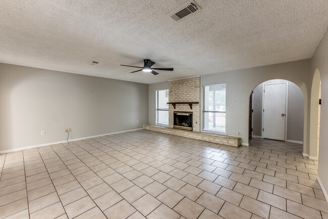 Foto del edificio - 1914 Rosewood Ln