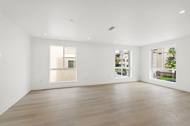 Foto del edificio - 10742 Hortense St