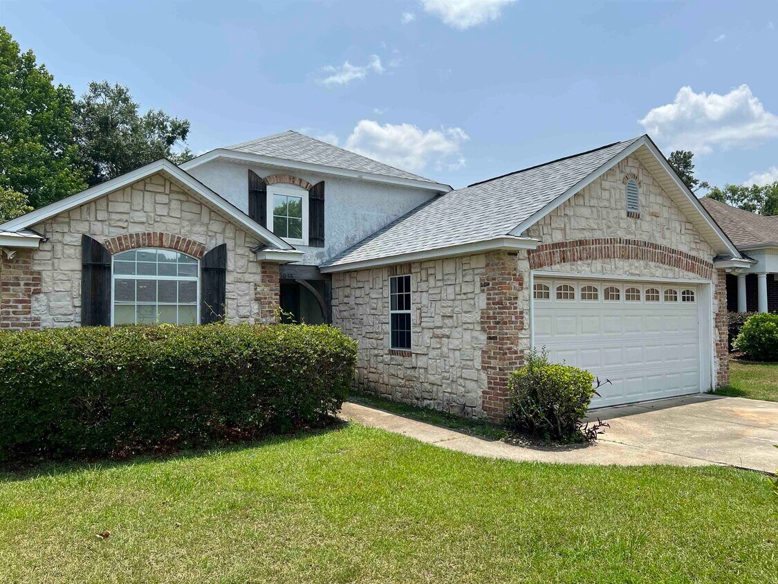 Primary Photo - 1035 Winter Ln