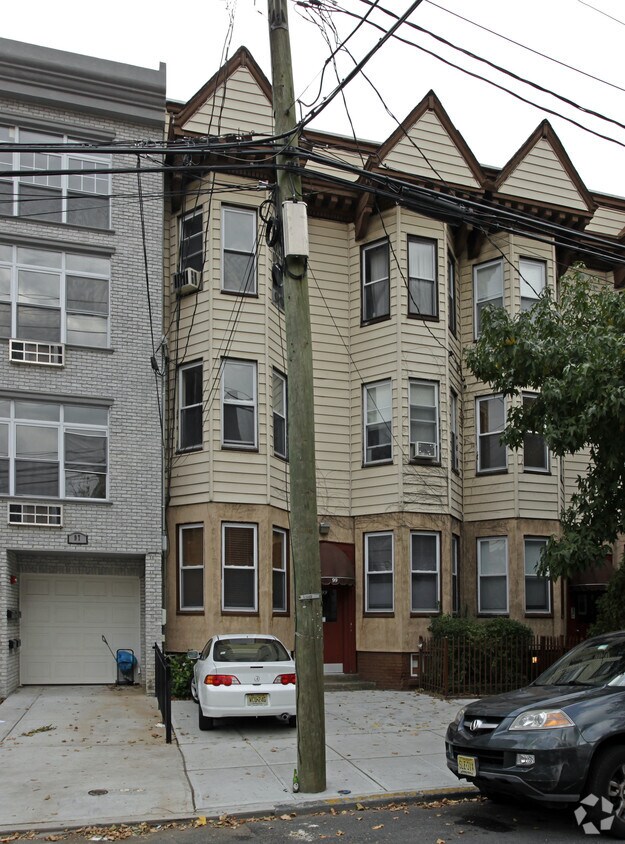 Primary Photo - 99 Magnolia Ave