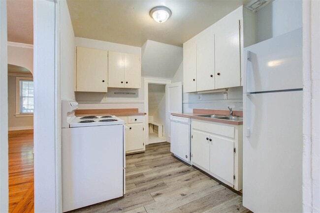Building Photo - 212 Saint Margaret Street Apt #B, Charlest...