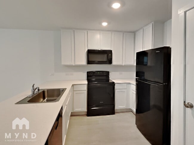 Building Photo - 1262 Basswood Dr