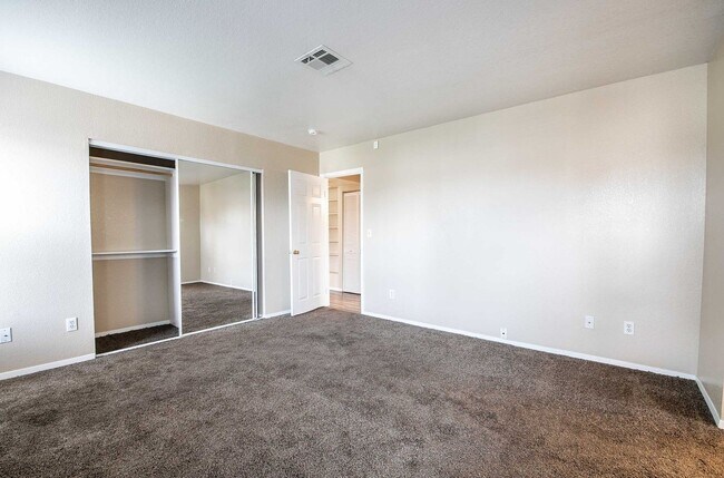 Foto del edificio - Great 2 Bedroom Condo